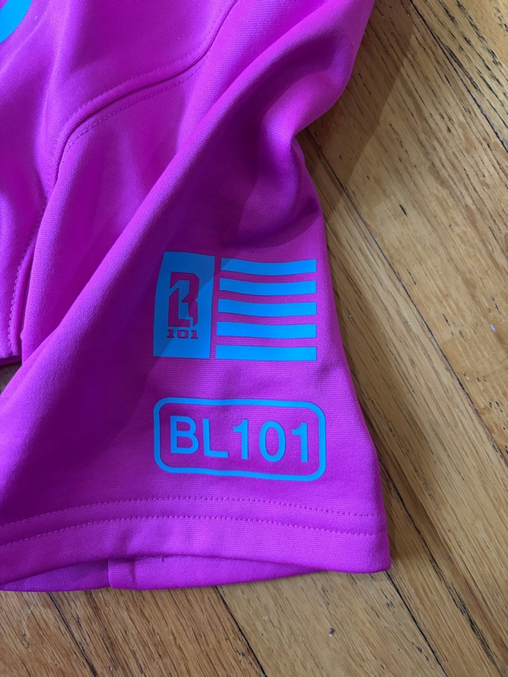 BL101 Boys Pink and Blue Short Sleeve Sweatshirt Size XL - Picture 3 of 5